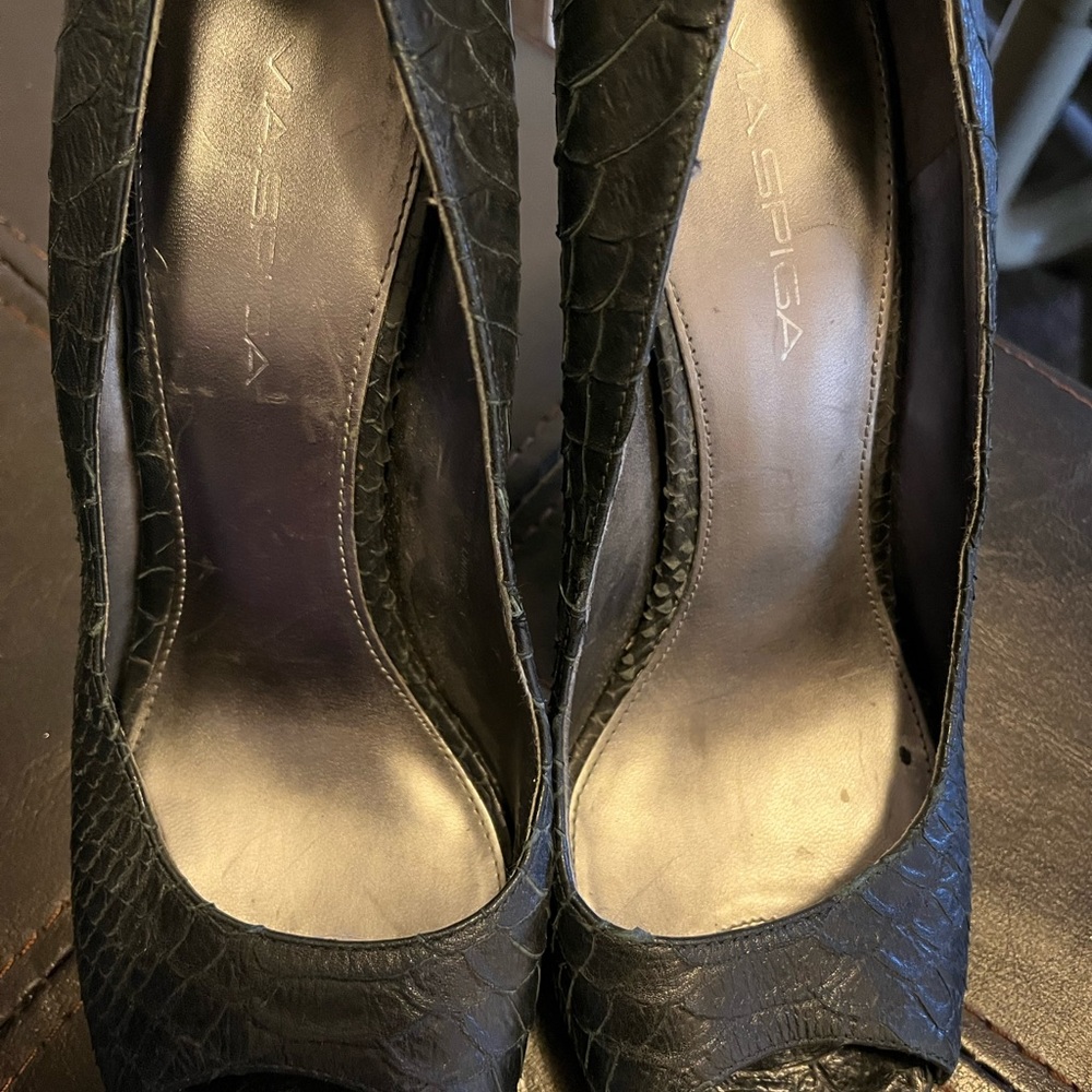 All leather upper, size 6 VIA SPIGA open toe high heel shoe.